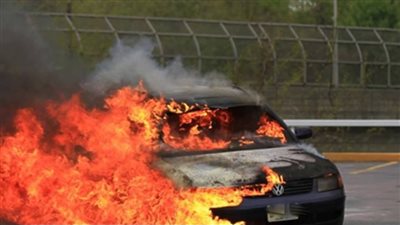 حريق يلتهم سيارة ملاكي على محور الشهيد بالمقطم دون إصابات