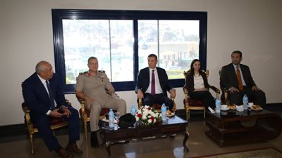 وزير الزراعة يلتقي محافظي البحيرة ودمياط والوادي الجديد 