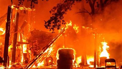  إخماد حريق ضخم اندلع داخل قطعة أرض في مطاي بالمنيا 