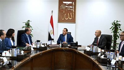 رئيس الحكومة يجتمع بوزيرى التعليم والمالية لتوفير الكوادر التعليمية والاستعداد للعام الدراسي الجديد