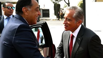 مراسم استقبال رسمية لرئيس الوزراء لدى وصوله مقر مجلس الوزراء الأردني