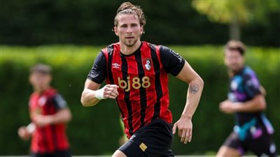 رسميًا.. باريس سان جيرمان يعلن تعاقده مع مدافع بورنموث