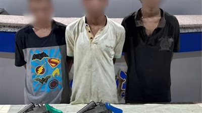 ضبط المتهمين بالتعدي على شخصين بالأسلحة البيضاء وسرقتهم بالبساتين 
