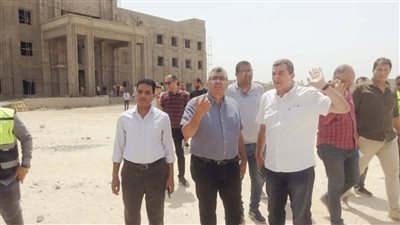 بالصور.. «مساعد وزير الصحة» يتفقد سير العمل بالمنشآت الطبية بالأقصر