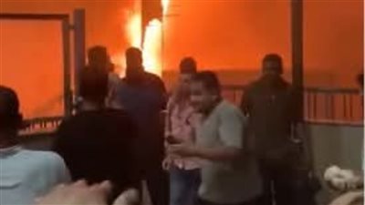 عاجل – حريق هائل يلتهم مطعم 