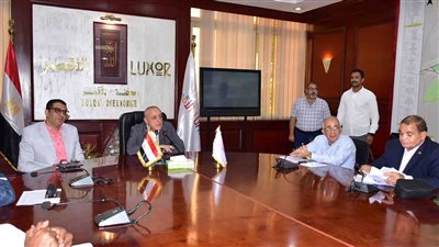 محافظ الأقصر يوجه بسرعة إنهاء إجراءات تقنين أراضي الدولة (صور)