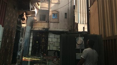 الحماية المدنية تسيطر على حريق هائل بمخزن خردة في بولاق أبوالعلا| صور