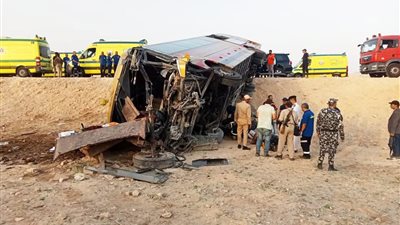 محافظ أسيوط يوجه بمتابعة فورية لحالة مصابي حادث انقلاب الأتوبيس بالطريق الصحراوي الغربي