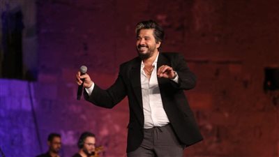 مصطفى حجاج والفلكلور الكولومبي يضيئان ليالي مهرجان القلعة الدولي للموسيقى والغناء