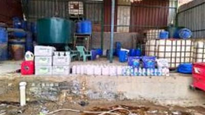 ضبط مصنع غير مرخص لإنتاج المنظفات والمطهرات المغشوشة بالقليوبية