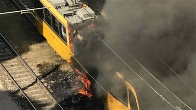 اندلاع حريق هائل في ترام الرمل بالإسكندرية | صور