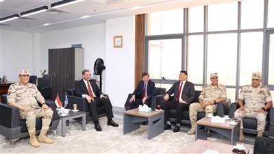 محافظ دمياط يستقبل مساعد رئيس هيئة عمليات القوات المسلحة لمتابعة «صقر 153»