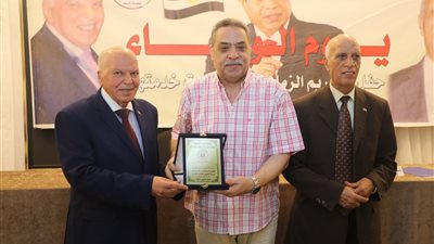  نقيب المعلمين خلال احتفالية المحالين للمعاش: تكريم المعلم هو تكريم للأمة وبناء لمستقبلها