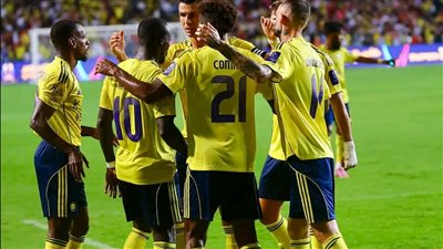 النصر بعشرة لاعبين يتأهل إلى نهائي السوبر السعودي