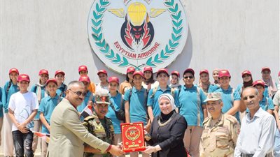  تعليم القاهرة: تنظم زيارة ميدانية لقيادة«قوات المظلات» لتعزيز الوعي الوطني لدى الطلاب