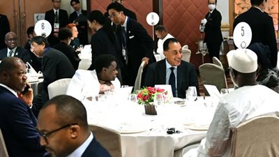 رئيس الوزراء يحضر عشاء رسمي لرؤساء الوفود بقمة 