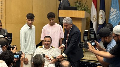 وزير السياحة والآثار يكرم القبطان ولاء حافظ بعد تسجيله رقم جديد بموسوعة جينيس للأرقام القياسية