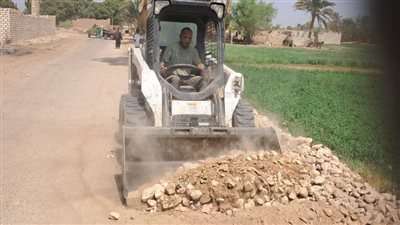 «مجلس الطود» يشن حملة موسعة لنظافة وتجميل الشوارع بالأقصر (صور)