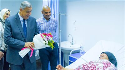 محافظ الإسكندرية يتفقد حالة المصابين في حادث أبو تلات