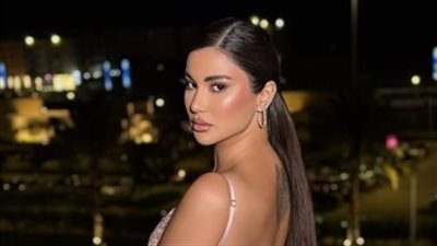 هدى الإتربي بفستان جرىء في أحدث «فوتوسيشن».. وهذا سعره (صور)
