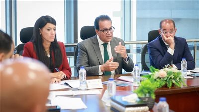 وزير الصحة يبحث خطط شركة «أكديما» للتوسع في الصناعات الدوائية 