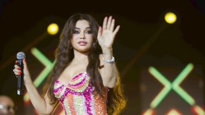 هيفاء وهبي تُشعل حفل مسرح 