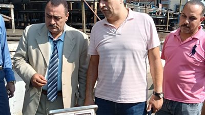 وكيل التموين يجري جولة مفاجئة بمحطات الغاز الطبيعي في دمياط