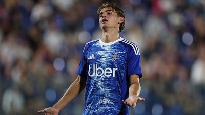 توتنهام يحيي اهتمامه بضم الأرجنتيني نيكو باز