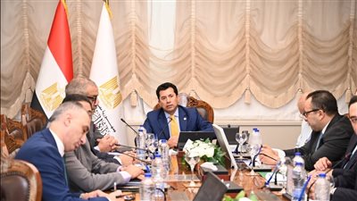 «صبحي» يجتمع بمديري المديريات واللجنة القانونية لوضع الآليات تنفيذ قانون الرياضة الجديد 