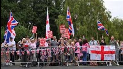 مواجهات بين مؤيدين ومعارضين للمهاجرين ببريطانيا.. وتصاعد الجدل حول فنادق إيواء طالبي اللجوء 