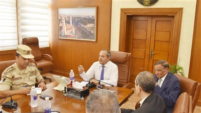 محافظ بورسعيد يبحث الاستعدادات للموسم الشتوي