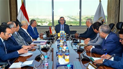 وزير التموين يجتمع مع رئيس «سامكريت» لمتابعة الموقف التنفيذي للمستودع الاستراتيجي بالسويس