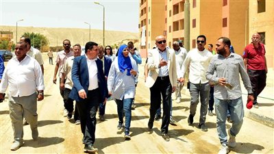 «محافظ الأقصر» يتابع اخر التطورات لمشروع الإسكان الاجتماعي بالطود (صور)