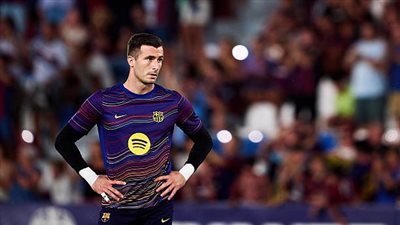 برشلونة يسابق الزمن لحسم رحيل بعض لاعبيه قبل غلق الميركاتو