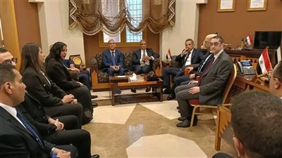 وزير الخارجية يزور مقر القنصلية العامة المصرية في جدة