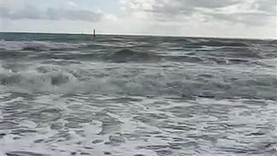 محافظة الإسكندرية تعلن إغلاق الشواطئ غدًا الثلاثاء بسبب اضطراب حالة البحر