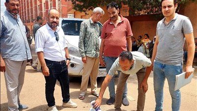 تشميع لمحلات مخالفة وضبط وإعدام 144 كيلو لسلع غذائية منتهية الصلاحية بأسوان