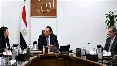 رئيس الوزراء يستعرض خطط التحول الرقمي وجذب المزيد من الاستثمارات بالاتصالات وتكنولوجيا المعلومات