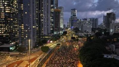 إسرائيل تشتعل والشوارع تمتلئ.. تظاهرات تل أبيب تطالب بصفقة لتبادل الأسرى