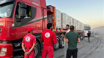 الهلال الأحمر المصري: 3700 طن مساعدات غذائية وإغاثية