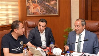 محافظ بورسعيد يعقد اجتماعًا لمناقشة عدد من ملفات عمل