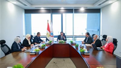 خالد عبد الغفار يناقش مستجدات ملف تكليف أعضاء المهن الصحية