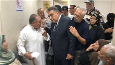 محافظ الدقهلية يجري جولة مفاجئة داخل عيادات التأمين الصحي بالعباسي