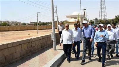 محافظ أسوان يوجه بإقامة سلسلة من المحلات الخفيفة بالسور الأمامى 