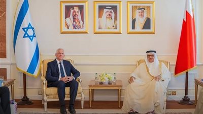 وزير الخارجية البحريني يتسلّم أوراق اعتماد السفير الإسرائيلي الجديد في المنامة