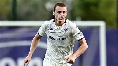 «كوموزو» يرد على إغراءات الهلال: البقاء في فيورنتينا أولويتي