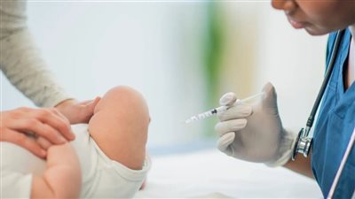 خلاف علمي في الولايات المتحدة حول لقاح كورونا للأطفال