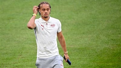 تشافي سيمونز يصل لندن لحسم مستقبله