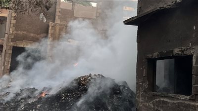 حريق فيلا عائلة حسين فهمي المهجورة بحلوان يكشف أزمة القمامة والإهمال