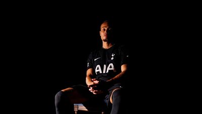 توتنهام يضم الهولندي تشافي سيمونز رسميًا